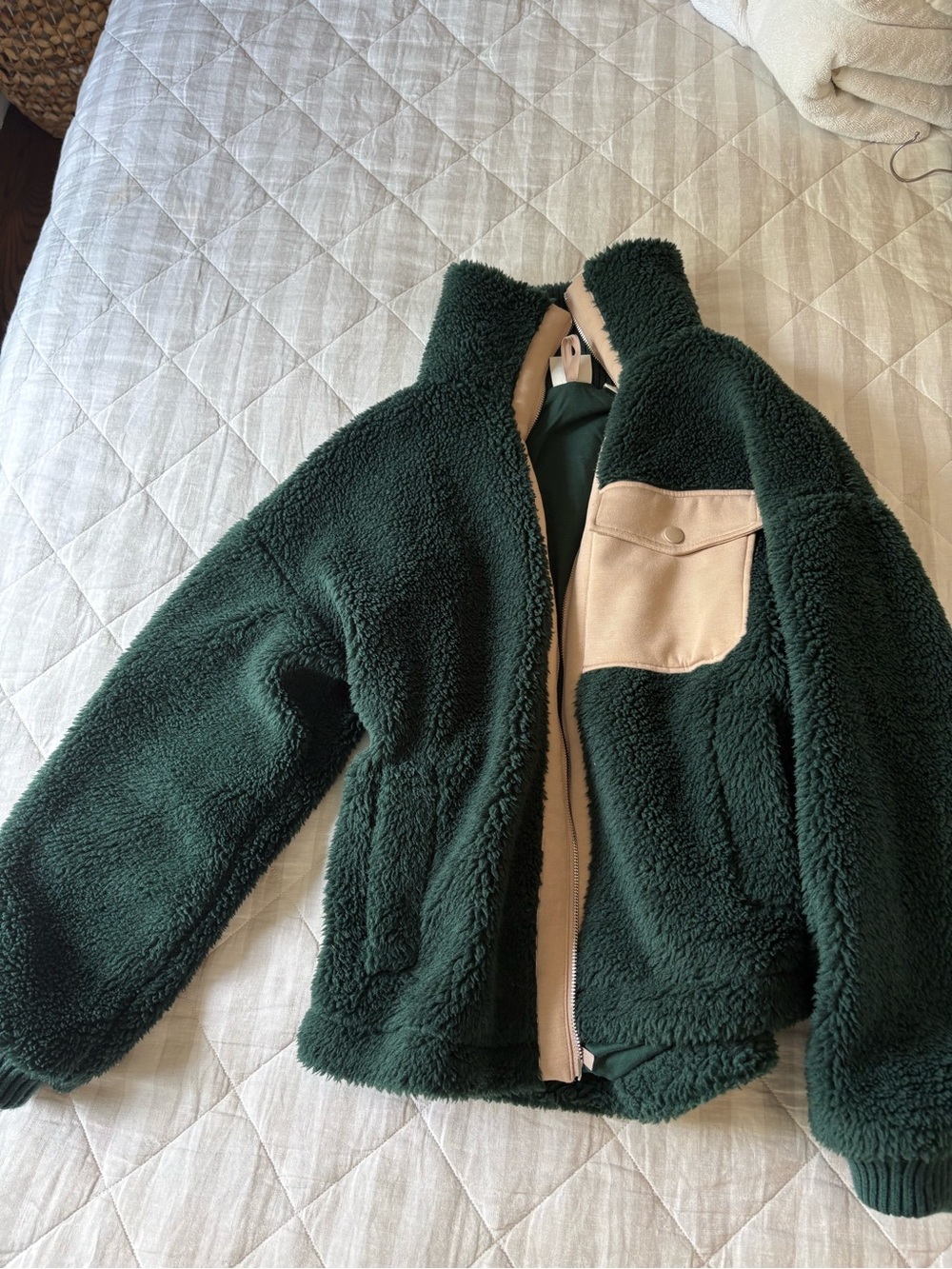 Varley Dark Green Sherpa Jacket with Beige Chest Pocket- new from January